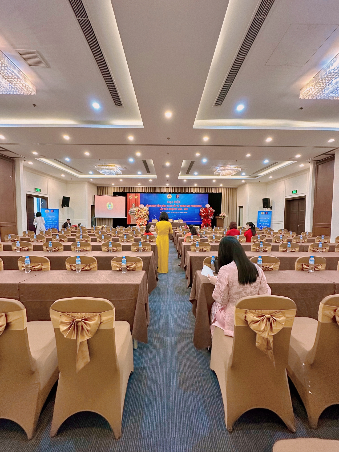 DỊCH VỤ PHÒNG HỘI THẢO & TEA-BREAK CHUYÊN NGHIỆP TẠI CẦU GIẤY HOTEL